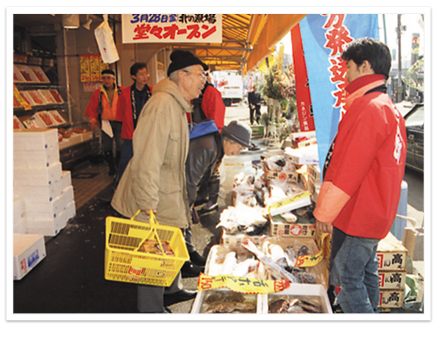 Under Ryoba for free pick-up bus service of the seafood souvenir shop north of the Sapporo over-the-counter market